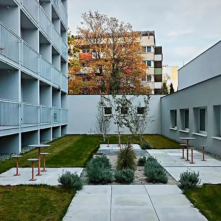 Axiom - Zenith Iv - Netflix, Hbo, Champagne