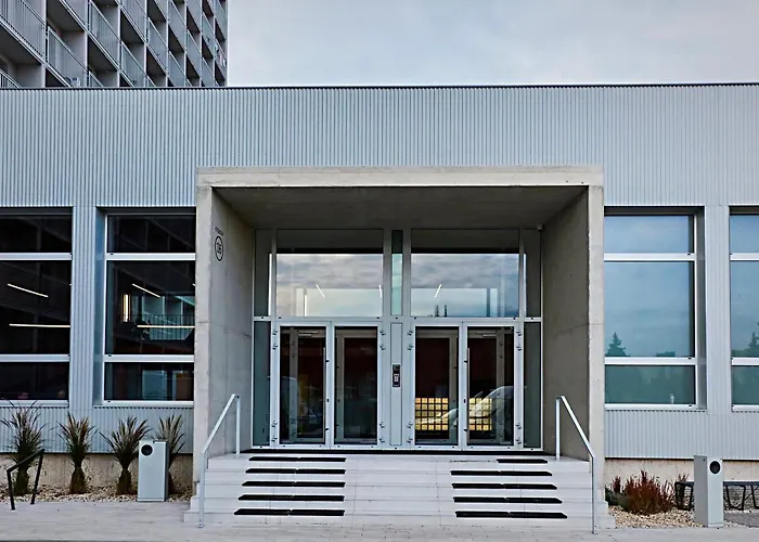 Axiom - Zenith Iv - Netflix, Hbo, Champagne * 코시체