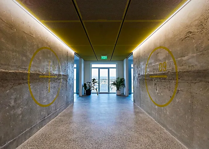 Axiom - Zenith Iv - Netflix, Hbo, Champagne 아파트