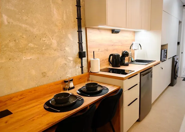 Axiom - Zenith Iv - Netflix, Hbo, Champagne 아파트