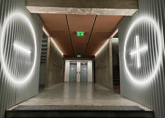 Axiom - Zenith Iv - Netflix, Hbo, Champagne