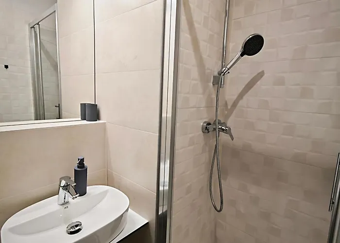 Axiom - Zenith Iv - Netflix, Hbo, Champagne *